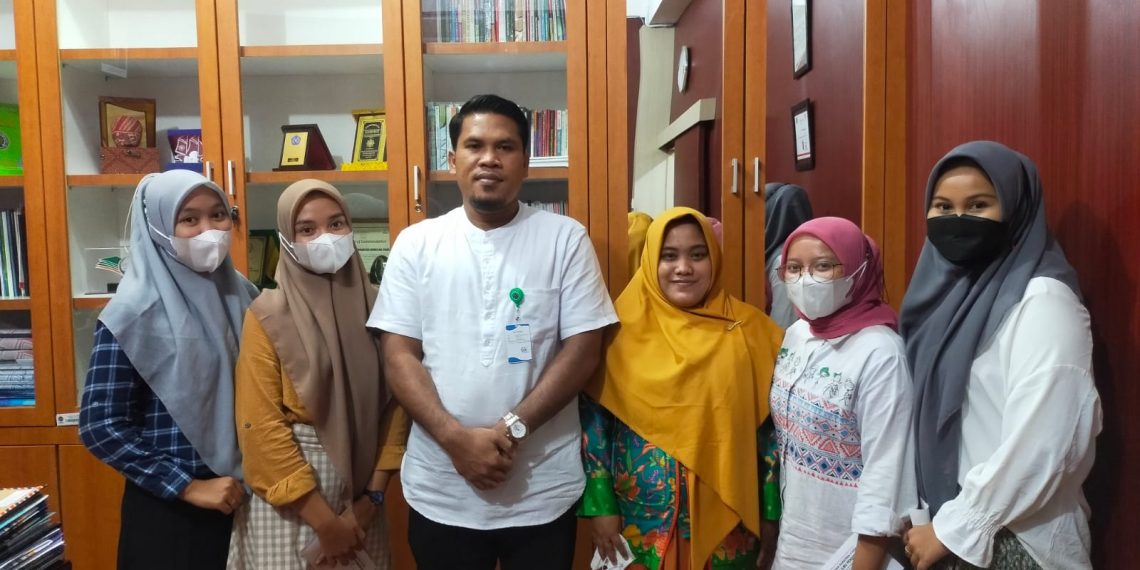 Penyerahan Tali Asih Kepada Mahasiswa FKIP UMSU Peraih Prestasi