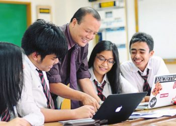 fungsi dan peran guru