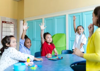 Apa Itu Ice Breaking? Manfaat dan Cara Melakukannya