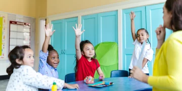 Apa Itu Ice Breaking? Manfaat dan Cara Melakukannya